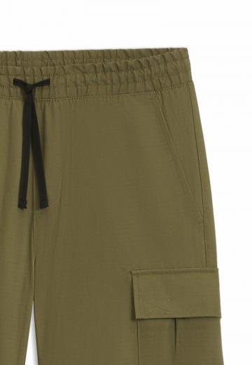 Брюки с накладными карманами