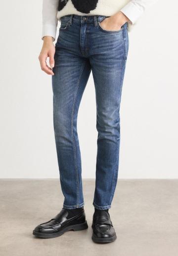 Узкие джинсы