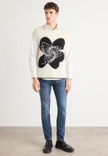 Узкие джинсы