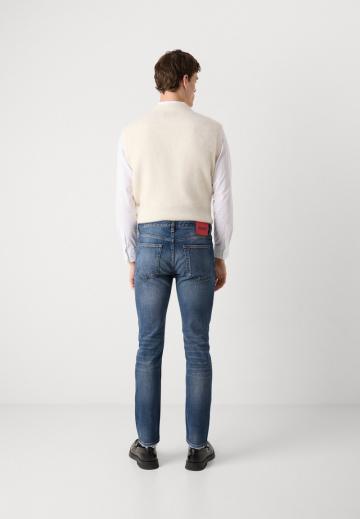 Узкие джинсы