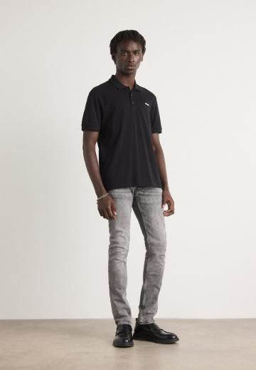 Узкие джинсы