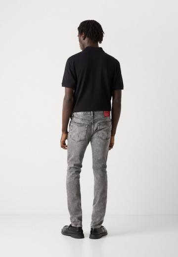 Узкие джинсы