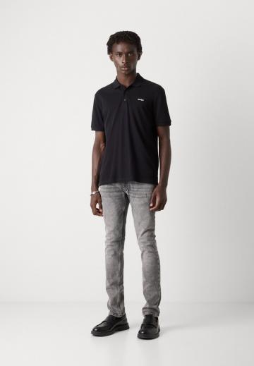 Узкие джинсы