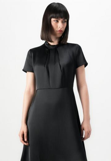 Короткое платье