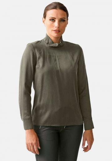 Атласная блузка