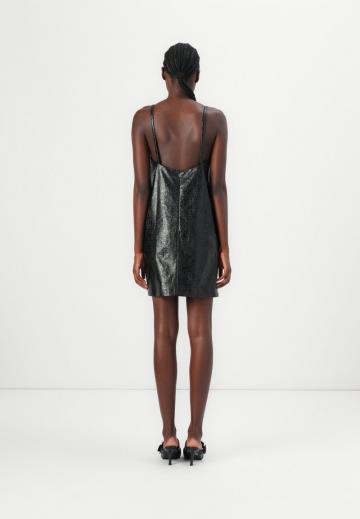 Короткое платье