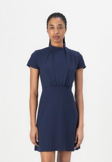 Платье футляр