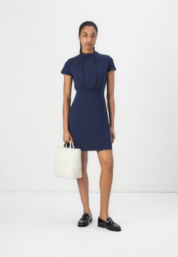 Платье футляр