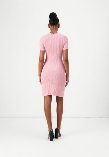 Вязаное платье