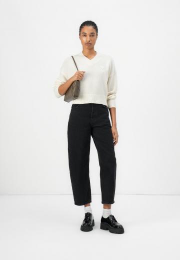 Пуловер с вырезом V