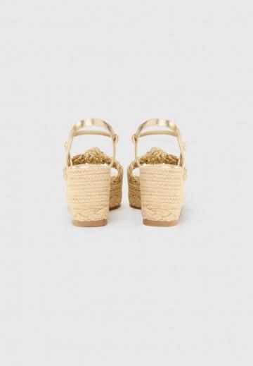 Босоножки на танкетке