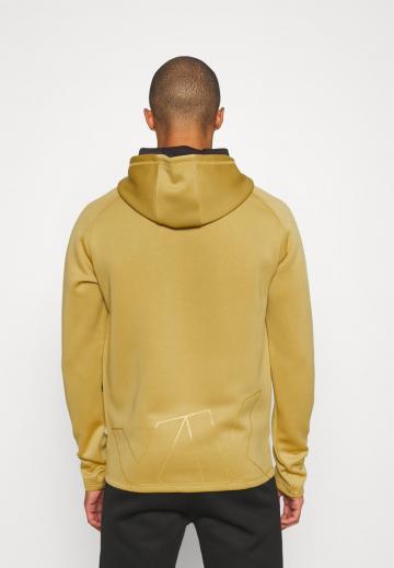 Спортивная кофта