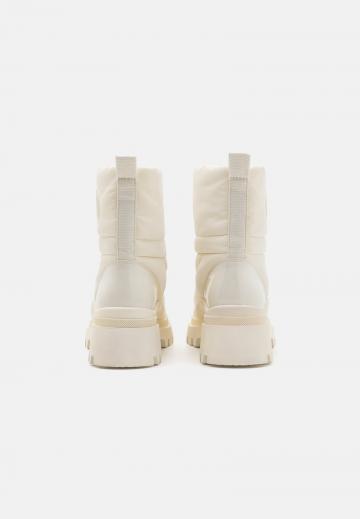 Зимние ботинки