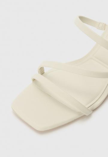 Босоножки на каблуке