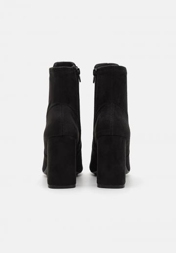 Полусапожки на высоком каблуке