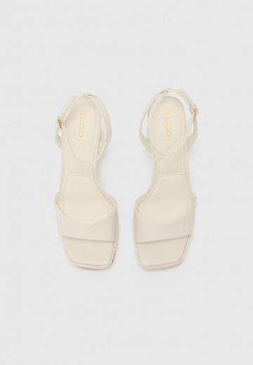 Туфли на высоком каблуке