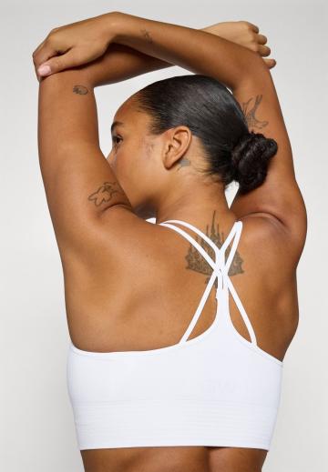 Бюстгальтер без косточек