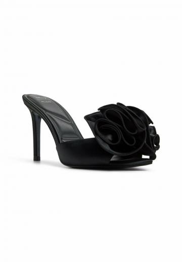 Босоножки на каблуке