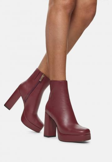 Полусапожки на высоком каблуке