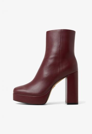 Полусапожки на высоком каблуке