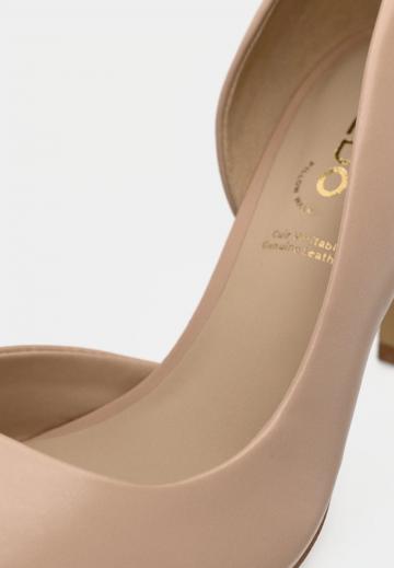 Туфли на высоком каблуке