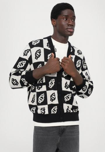 Вязаная кофта