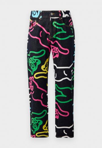 Прямые джинсы