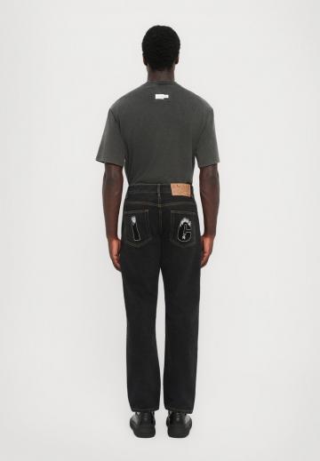 Прямые джинсы