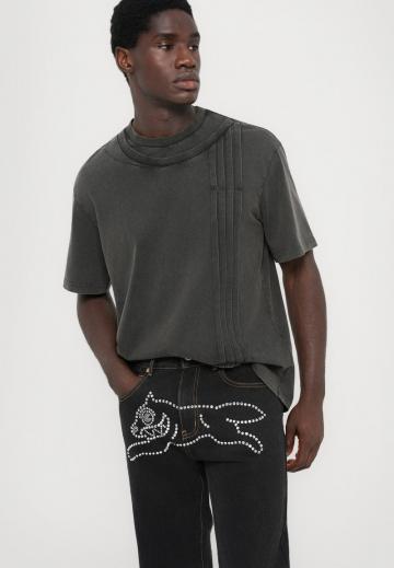 Прямые джинсы