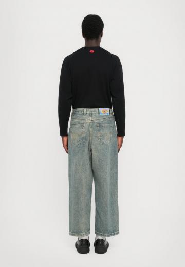 Свободные джинсы