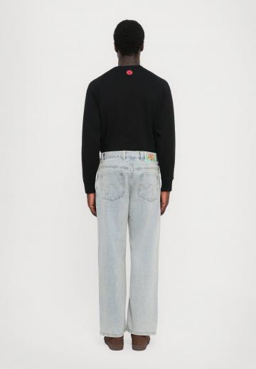 Прямые джинсы