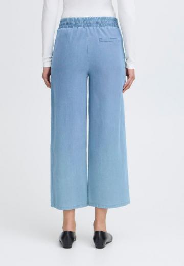 Короткие джинсы