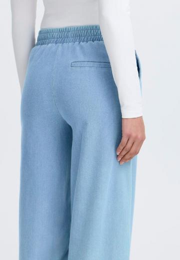 Короткие джинсы