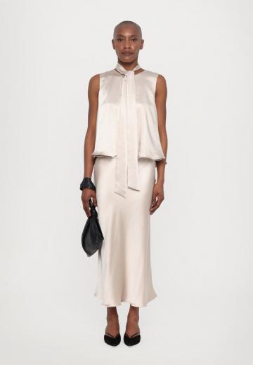 Блузка без рукавов