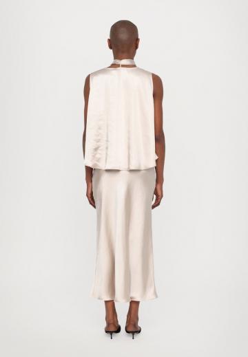 Блузка без рукавов