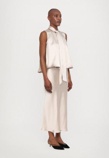 Блузка без рукавов