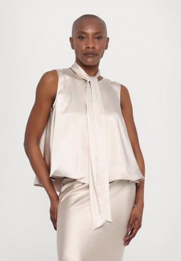 Блузка без рукавов