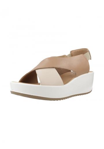 Босоножки на танкетке