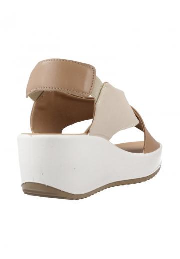 Босоножки на танкетке