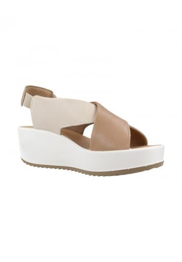 Босоножки на танкетке