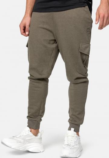 Брюки с накладными карманами