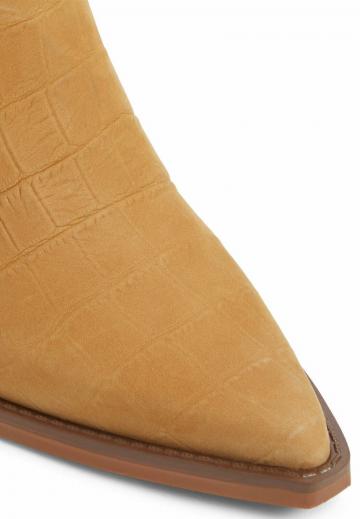 Высокие сапоги