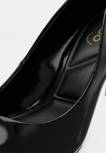 Туфли на высоком каблуке