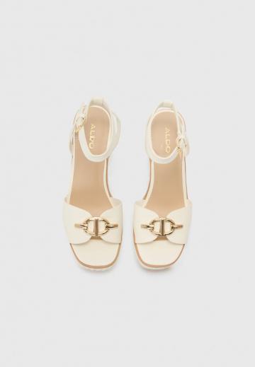 Босоножки на танкетке