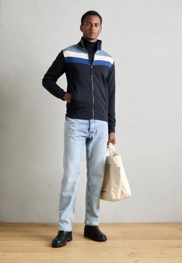 Вязаная кофта