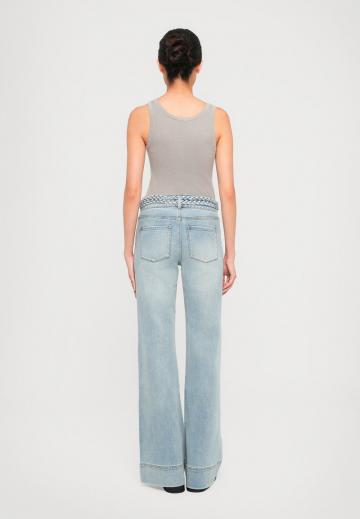 Клешеные джинсы