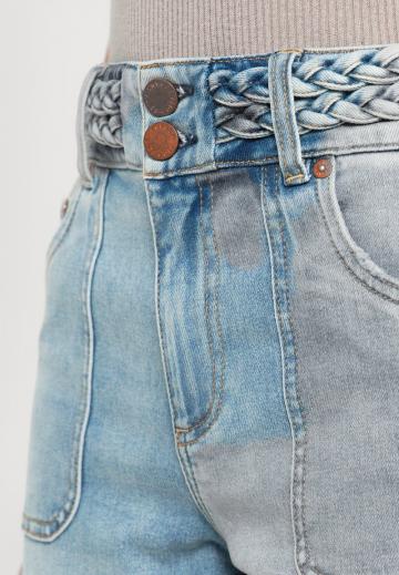 Клешеные джинсы