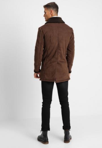 Короткое пальто