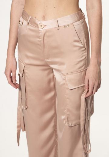 Брюки с накладными карманами