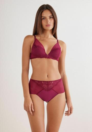 Трусы на бедрах